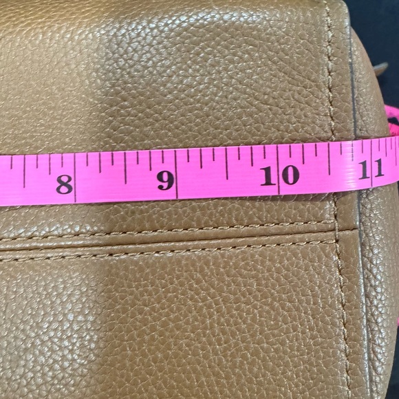 Tory Burch Tan Leather Shoulder Bag with Gold Accents - Picture 16 of 16